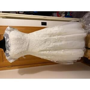 Oleg Cassini Elegant White Lace Wedding Dress with Sheer Cap Sleeves, Size 18